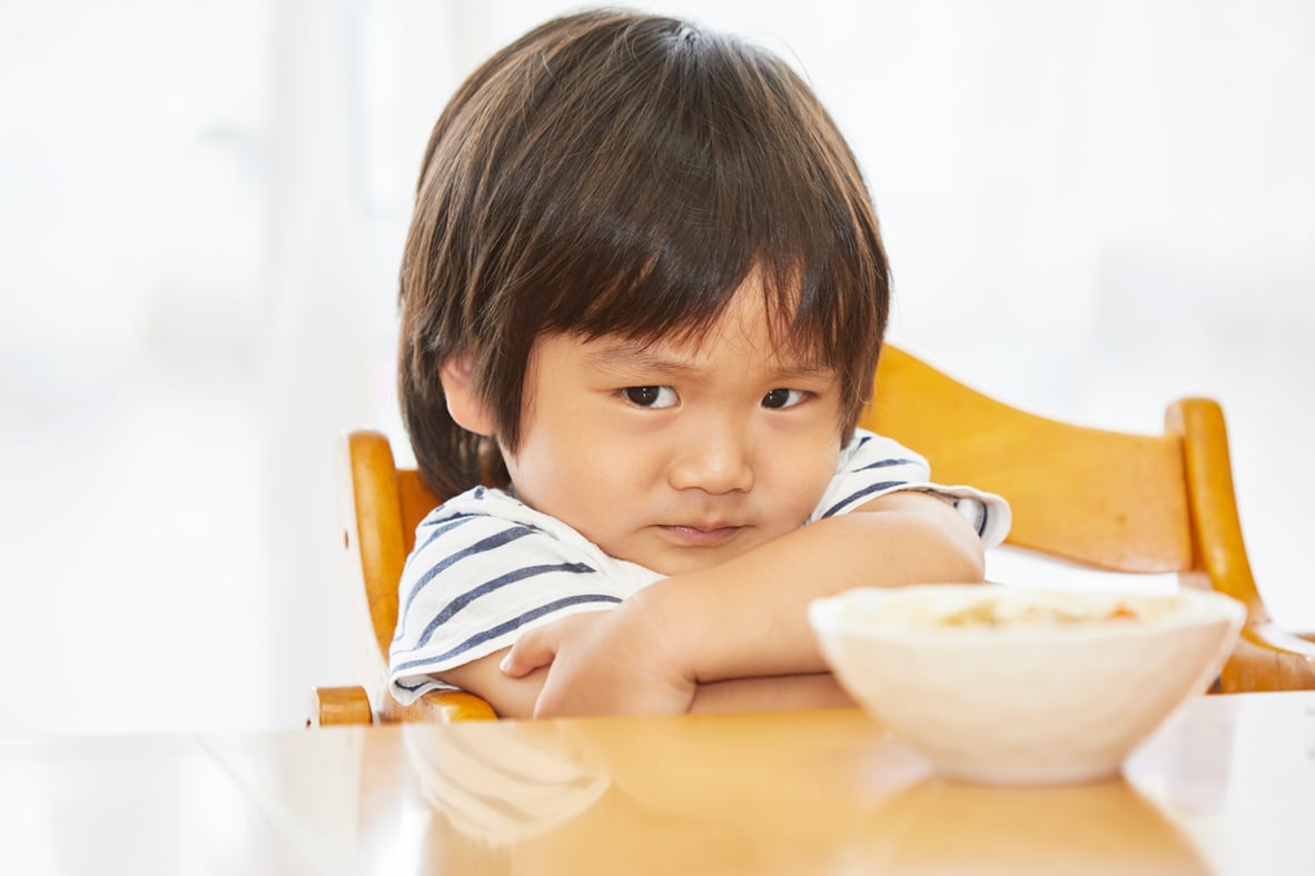 petit garçon qui refuse de manger