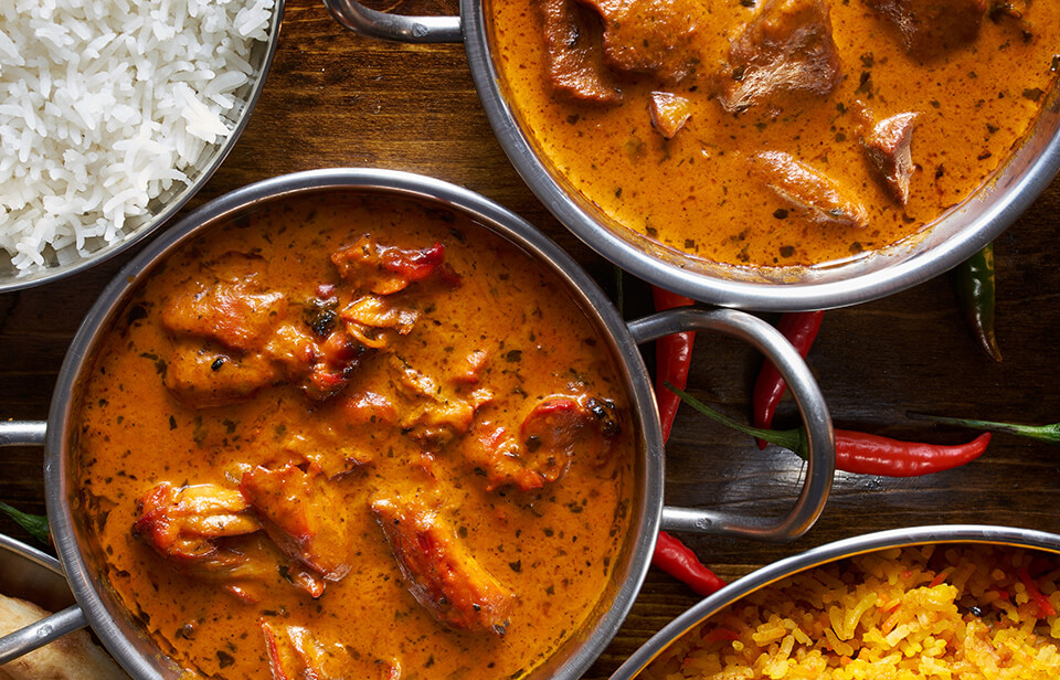 Recette de poulet au beurre avec riz et pain naan