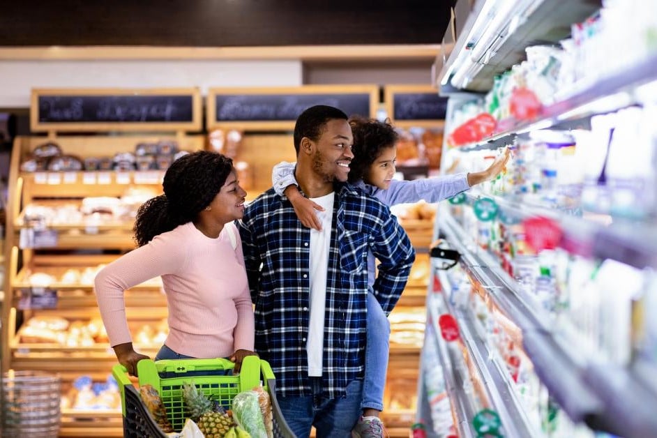 Une famille à l'épicerie