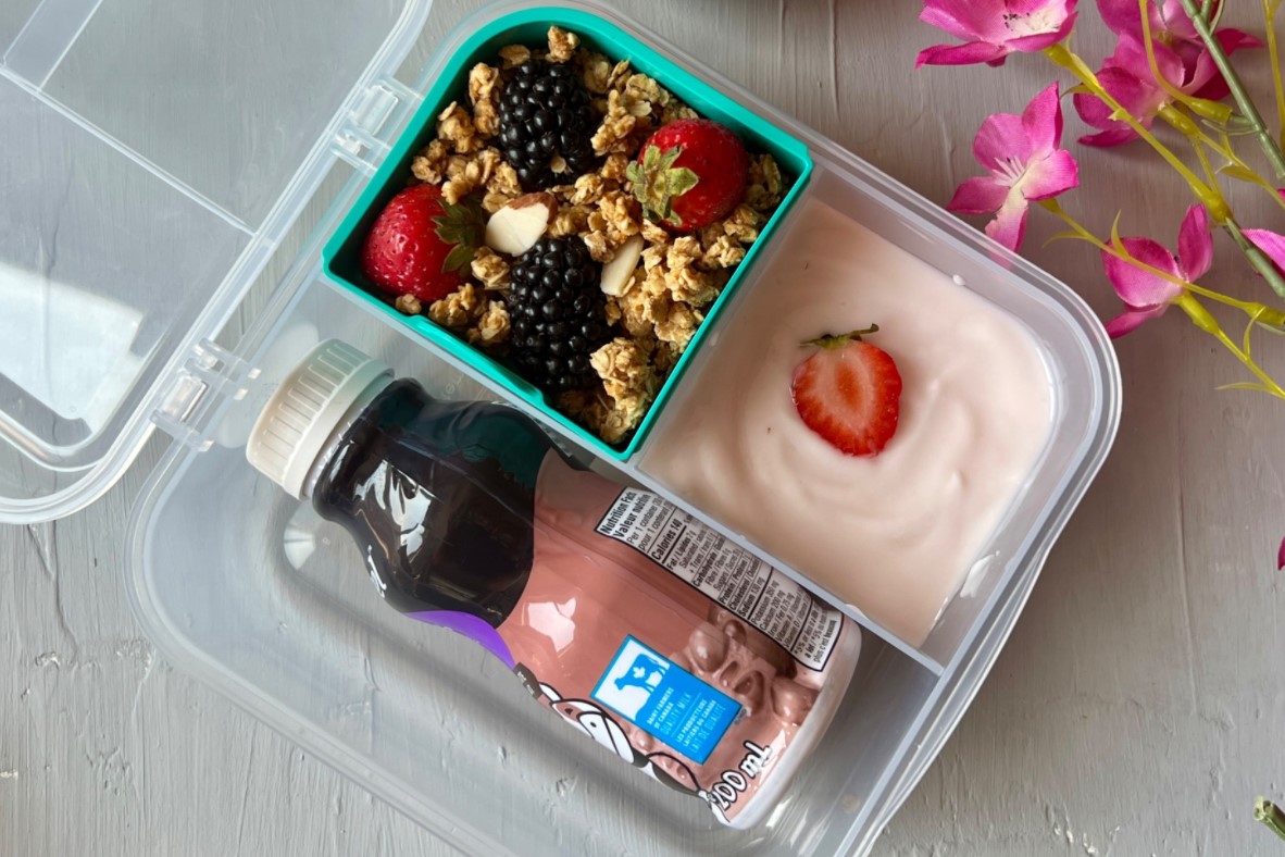 Parfait au yogourt à assembler dans une boîte à lunch