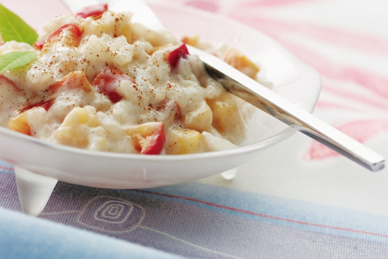 Pouding au riz aux pommes et à la cannelle