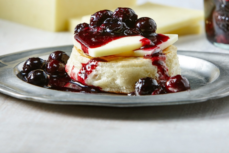 Confiture de bleuets avec Cheddar fort canadien