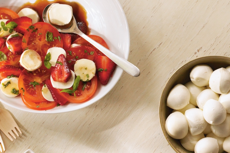 Salade au Bocconcini, aux tomates et aux fraises