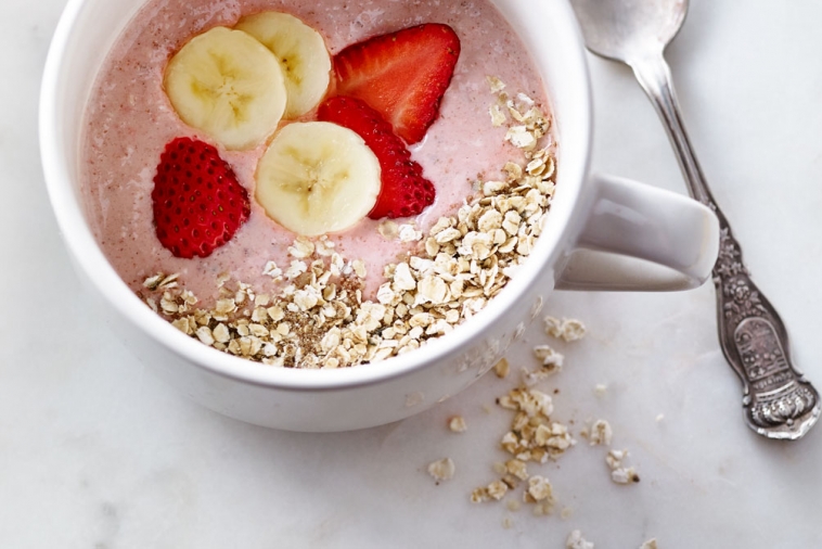 Bol de lait frappé et müesli