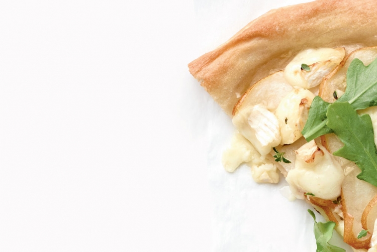 Pizza au Brie, aux poires et à la verdure