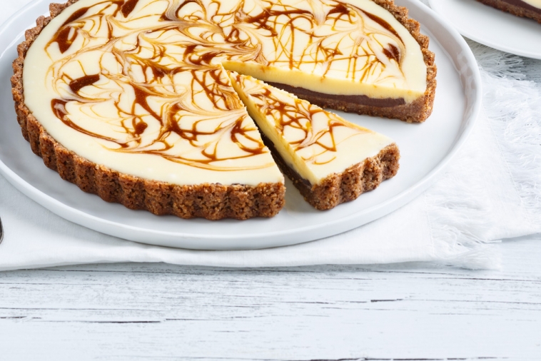 Tarte au chocolat blanc et aux tourbillons de caramel