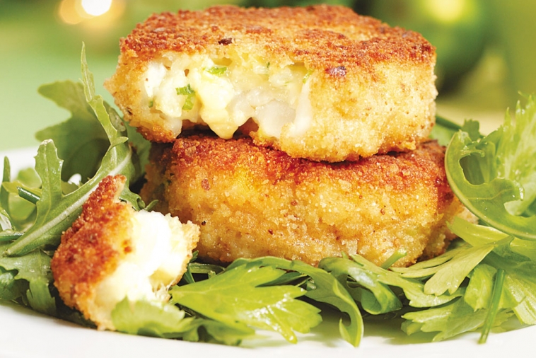 Croquettes de pétoncles au Cheddar sur salade d'herbes fraîches (Format Club de cuisine)