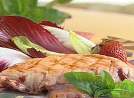 Poitrines de poulet au fromage Havarti canadien et aux fraises, parfumées au porto