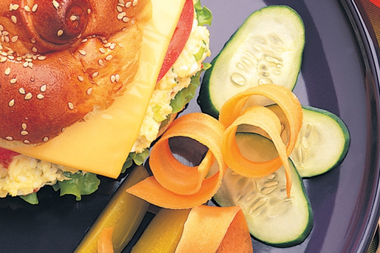 Burgers aux oeufs et au fromage