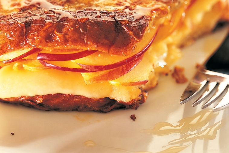 Pain doré aux pommes et au fromage Gouda