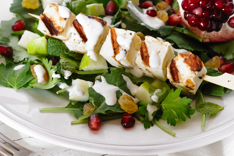 Salade de brochettes de halloumi sauce tarator