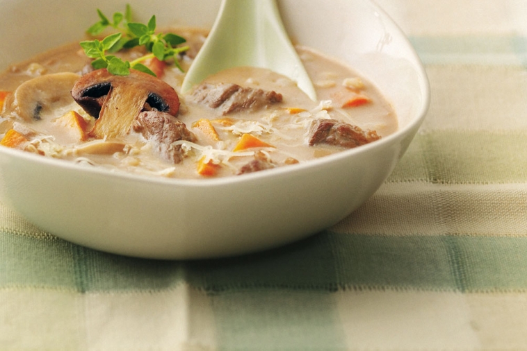 Soupe réconfortante au boeuf et à l'orge