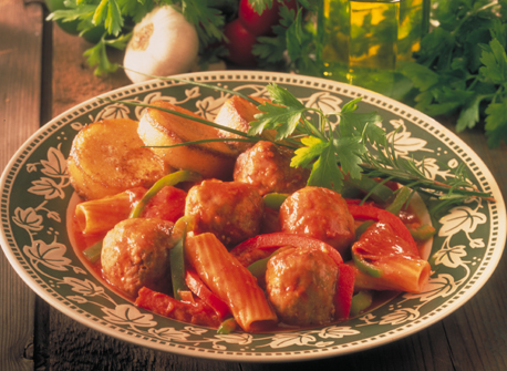 Casserole italienne aux petites boulettes et aux poivrons