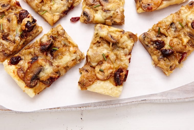 Feuilletés au Cheddar et aux champignons