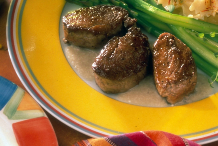 Médaillons de porc, sauce aux bananes