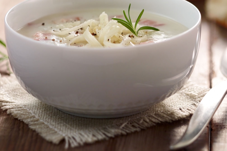 Potage au bacon et aux pommes de terre