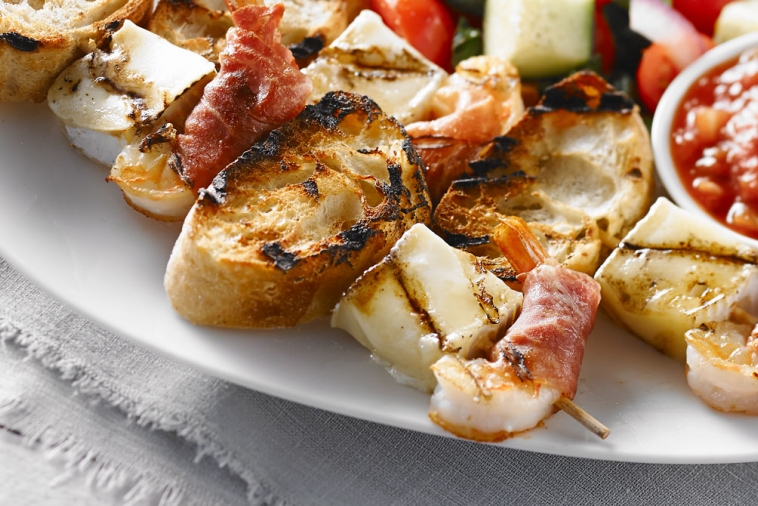 Brochettes de Brie et de crevettes