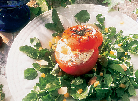 Tomates farcies au fromage et aux amandes