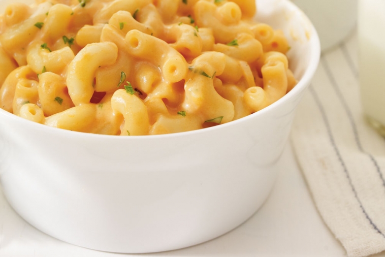 Macaroni au fromage et aux tomates