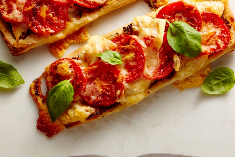 Tartelettes aux tomates, au poulet et au Cheddar