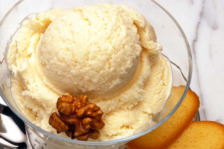 Crème glacée au brie triple crème