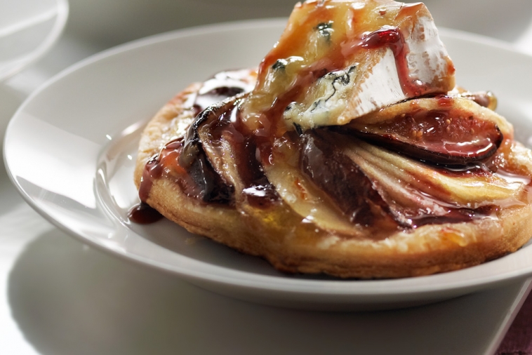 Tarte chaude aux pommes et aux figues
