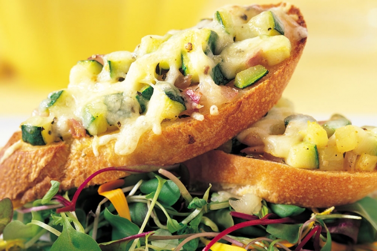 Bruschetta aux courgettes gratinées au fromage Suisse canadien (Format Club de cuisine)