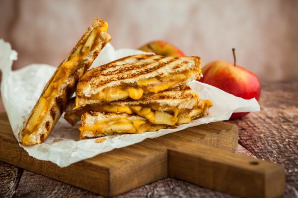 Sandwich au fromage fondant pomme et cheddar