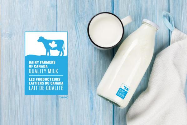 Le logo de la vache bleue et une bouteille de lait canadien.
