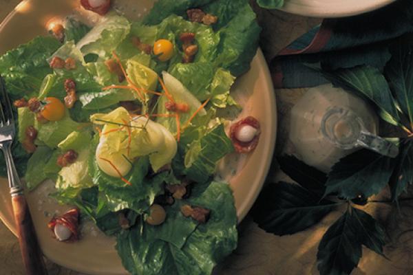 auvergne style salad with bacon bits