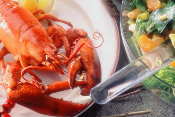 boiled lobsters with beurre blanc sauce