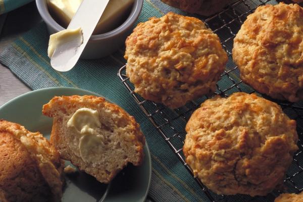 cheddar apple muffins