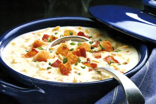 clam chowder with bacon and croutons