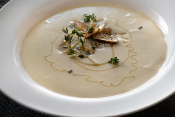 creamy roasted garlic soup
