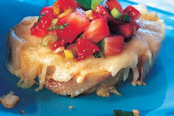 gouda canapes with strawberry salsa