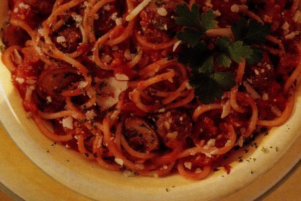 spaghetti aux mini boulettes de viande et champignons
