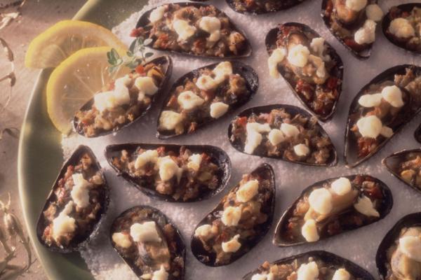 stuffed mussels with parmesan and dried tomatoes