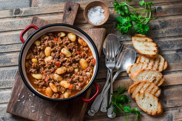 Le ragoût réchauffé : un plat idéal pour un repas rapide de semaine