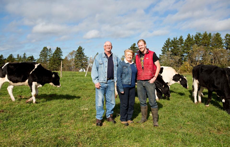 La famille MacInnis avec ses vaches