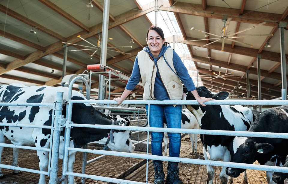 Ana-Maria devant ses vaches