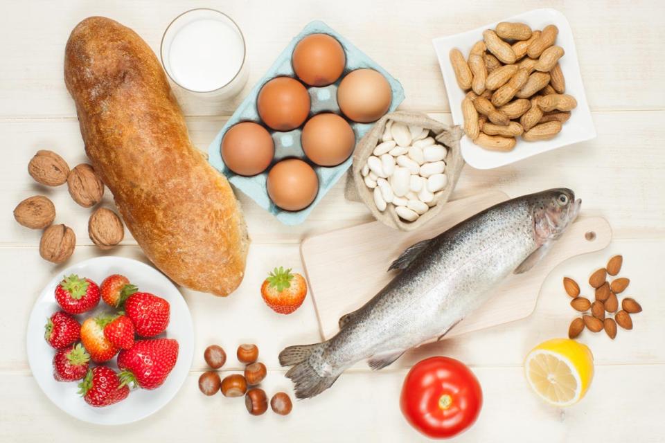 Une variété d'aliments sur une table