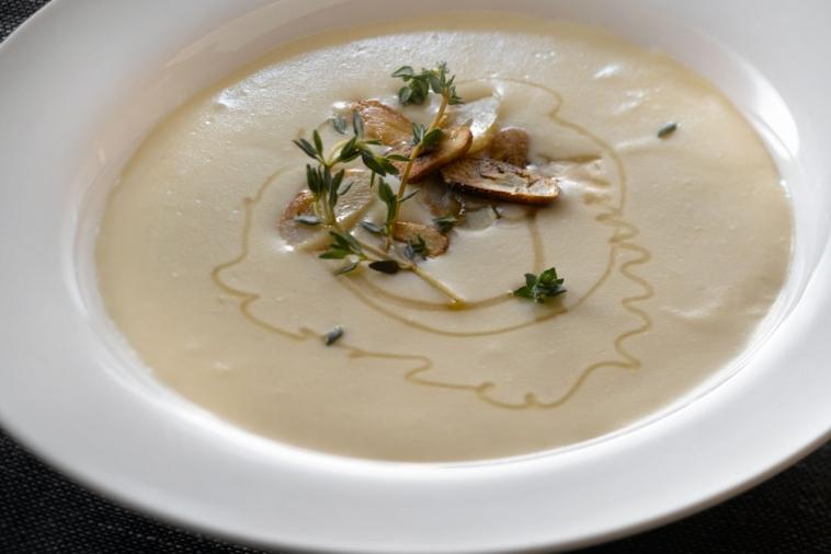 creamy roasted garlic soup
