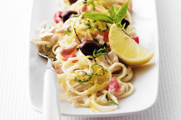 fettuccine with tuna and fresh tomatoes