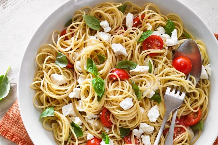 garden tomato and feta spaghetti