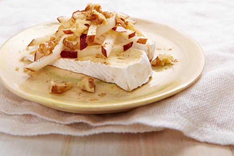 instant spiced apples with brie