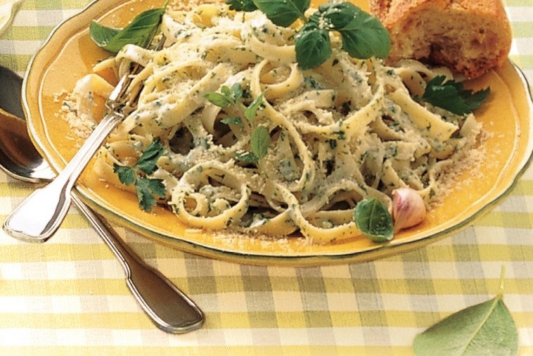 Linguine Avec Sauce Pesto Aux Herbes Plaisirs Laitiers