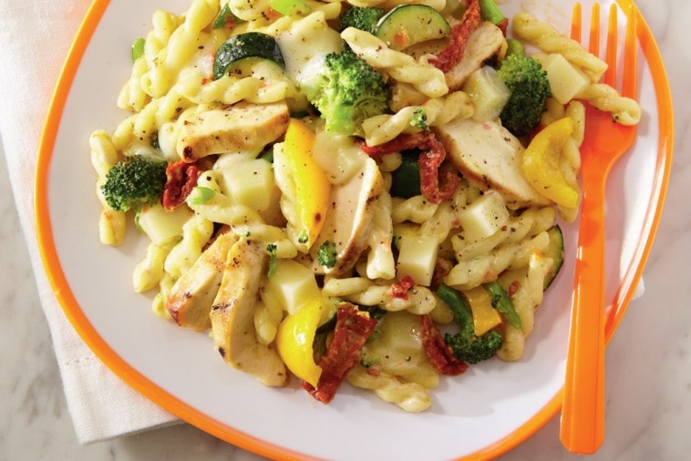 mozzarella pasta with chicken alfredo style mozzarella pasta with chicken alfredo style