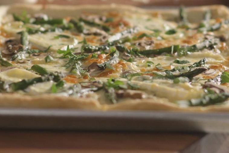 mushroom and asparagus pizza