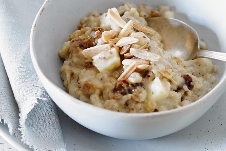 oatmeal with apples and dates