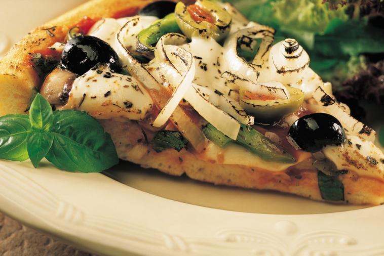 olive mushroom and bocconcini pizza